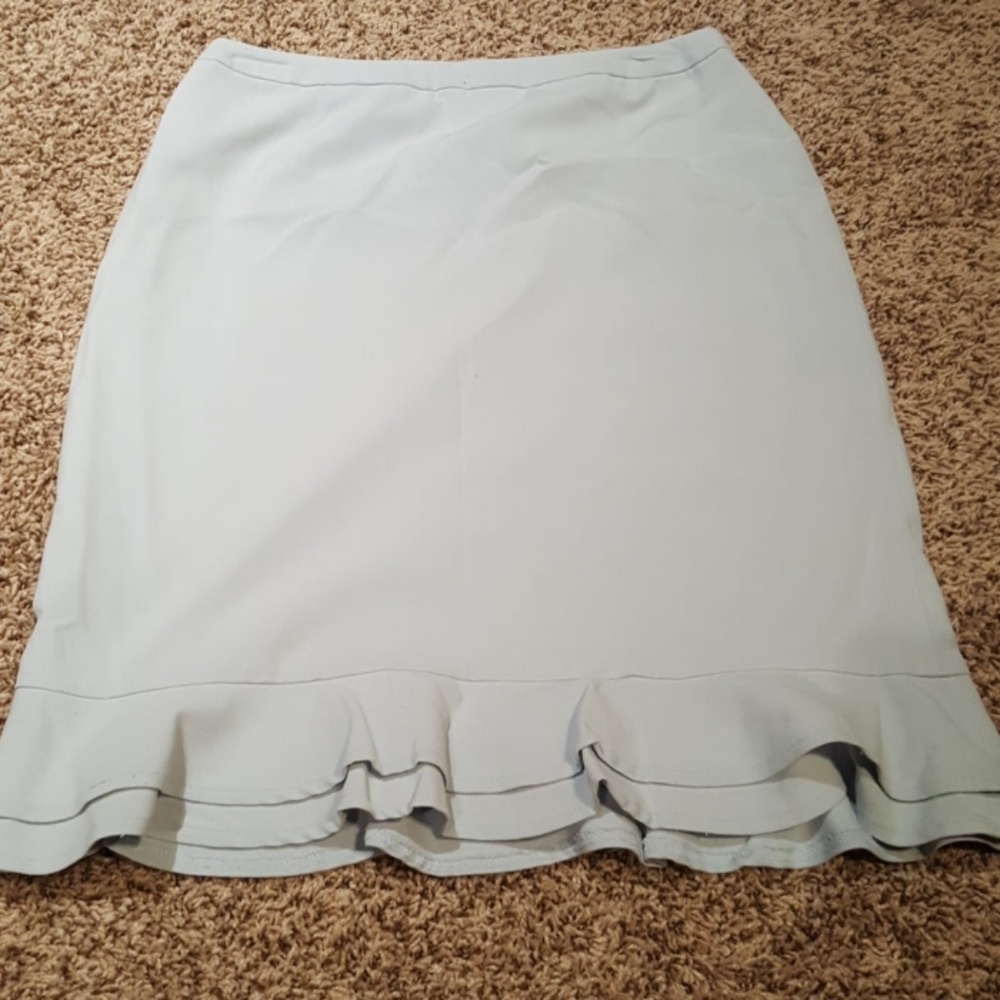 Dressy Skirt w. Ruffled bottom